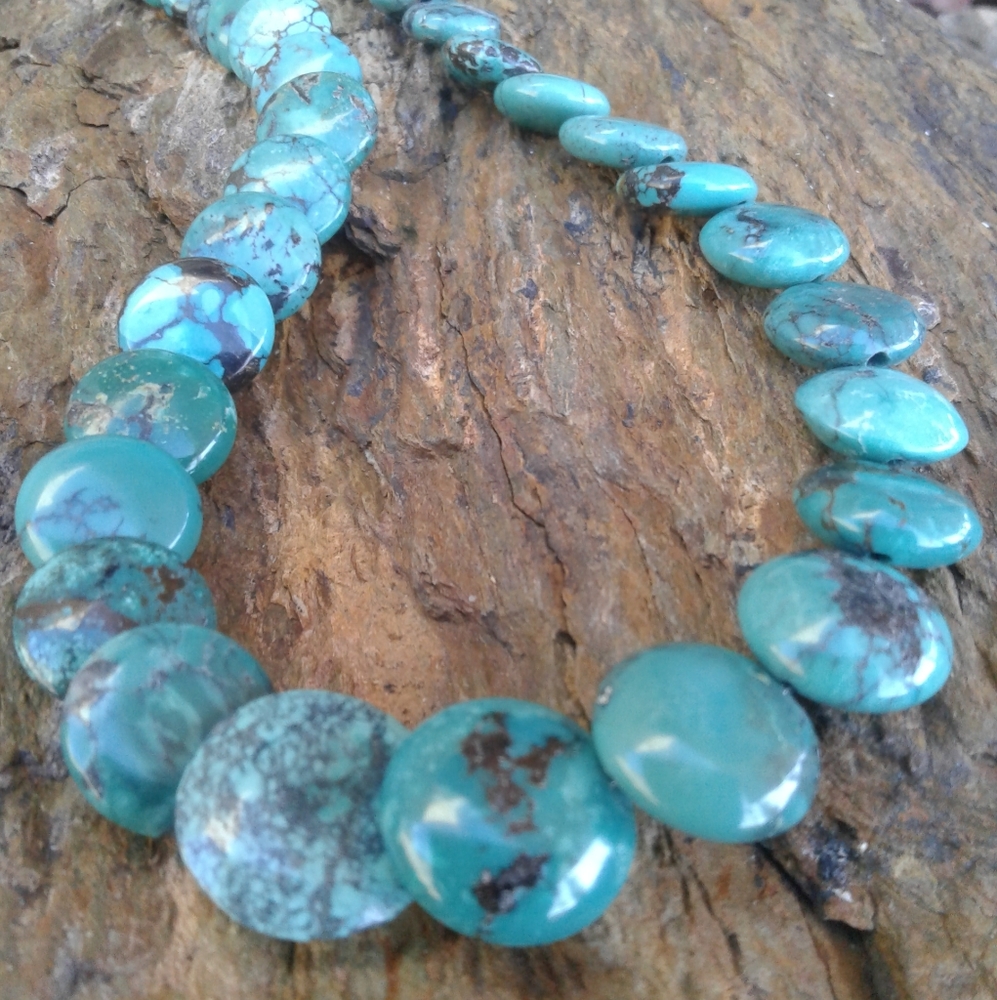 Blue Turquoise Bead Necklace with Natural Stone Patterns